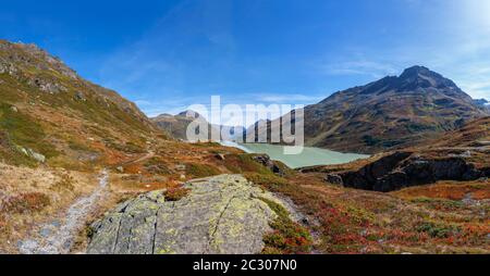 Sentier de randonnée vers le Klostertal, Bielerhoehe, Silvrettasee, Silvretta Stausee, Silvretta Group, Vorarlberg, Autriche Banque D'Images