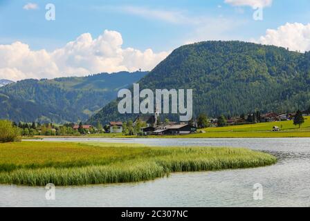 Lac de montagne, Pillersee, Sankt Ulrich am Pillersee, Pillerseetal, Tyrol, Autriche Banque D'Images