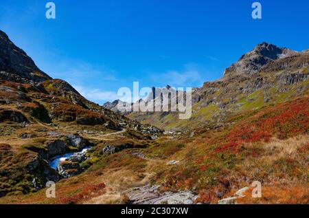 Sentier de randonnée vers le Klostertal, Silvretta Group, Bielerhoehe, Vorarlberg, Autriche Banque D'Images