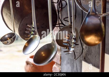 La pendaison des ustensiles de cuisine Banque D'Images