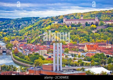 Vieille ville de Wurzburg et château sur la colline vue panoramique, Banque D'Images