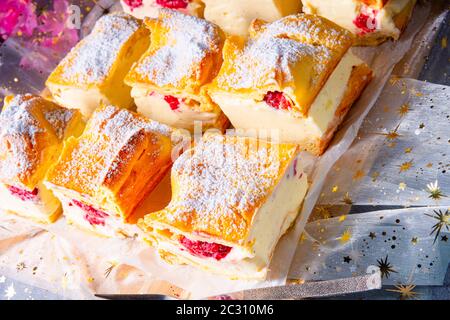 Karpatka - un délicieux gâteau polonais Banque D'Images