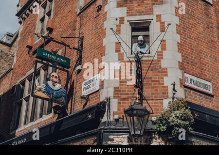 Londres, Royaume-Uni - 13 juin 2020 : décor à l'extérieur de shakespeariennes. Pub Head à l'angle de Fouberts place Great Marlborough Street à Soho, Londres, un quartier de C Banque D'Images