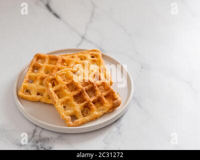 Gaufres à deux ingrédients, du ketto salé - chaffles Banque D'Images