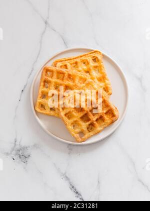 Gaufres à deux ingrédients, du ketto salé - chaffles Banque D'Images