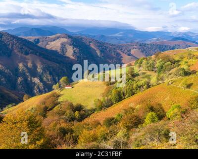 Paysage montagneux pittoresque, Behorleguy, Pyrénées-Atlantiques, France Banque D'Images