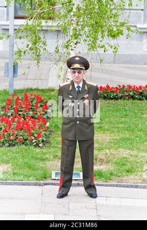 SAMARA, RUSSIE - 9 MAI 2017 : général russe en fête lors du défilé le jour de la victoire annuelle, 9 mai 2017 à Samara, Russie Banque D'Images