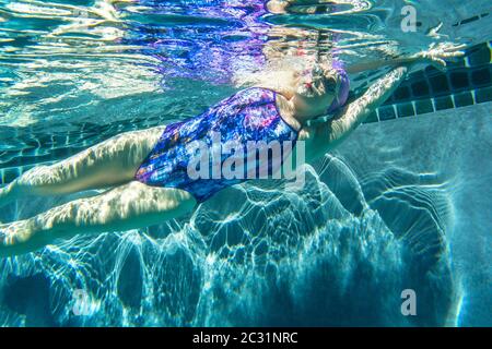 View of woman nageur, Bainbridge Island, Washington, USA Banque D'Images