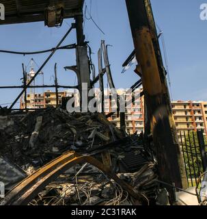 La construction d'un incendie en été Banque D'Images