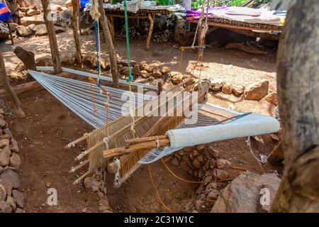 Main loom dans le village de Konso, en Éthiopie Banque D'Images