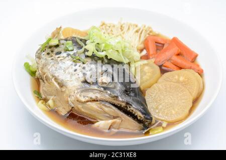 Soupe saumon à la source de soja avec légumes, aliments japonais Banque D'Images