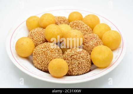 Boule de sésame frite avec pâte de citrouille Banque D'Images