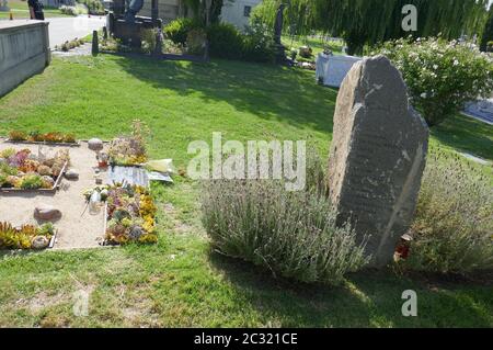 Hollywood, Californie, États-Unis 17 juin 2020 UNE vue générale de l'atmosphère de la tombe de Chris Cornell et de la tombe de Tony Scott dans le jardin des légendes au cimetière Hollywood Forever le 17 juin 2020 à Hollywood, Californie, États-Unis. Photo par Barry King/Alay stock photo Banque D'Images