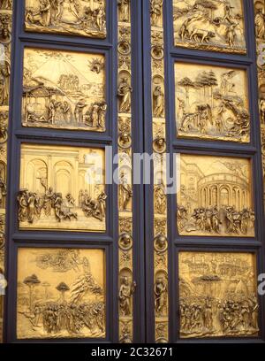 'Portes du Paradis' à l'entrée est du Baptême de la Cattedrale di Santa Maria del Fiore (Duomo), Florence (Firenze), région Toscane, Italie Banque D'Images