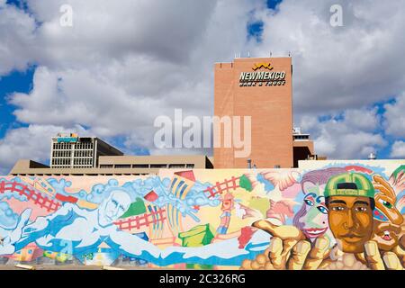 Fresque d'Antonio lente & New Mexico Bank & Trust Building,Albuquerque,Nouveau Mexique,Etats-Unis Banque D'Images