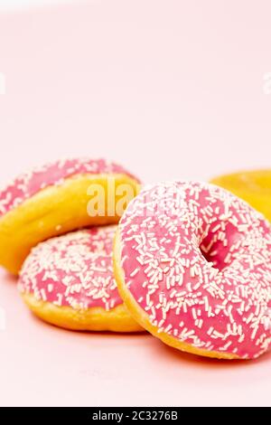 donut rose Banque D'Images