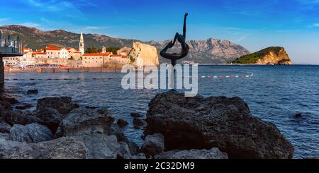 Vue panoramique sur la vieille ville de Budva ville monténégrine sur la mer Adriatique, le Monténégro Banque D'Images