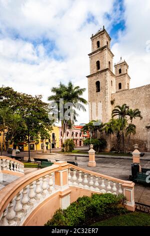 Maternité Park et Temple dans le centre historique de Merida, Yucatan, Mexique. Banque D'Images