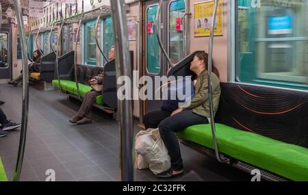 Train de banlieue à Kyoto, Japon Banque D'Images