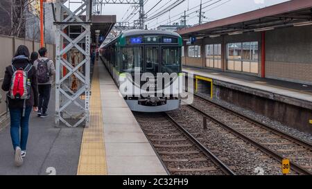 Train de banlieue à Kyoto, Japon Banque D'Images