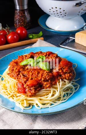 La véritable sauce bolognaise aux nouilles spaghetti Banque D'Images