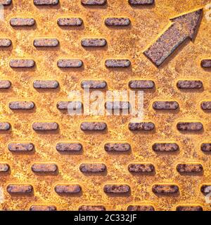 Rusty texture à partir d'acier couvercle de trou d'homme. Fond métallique orange. Banque D'Images