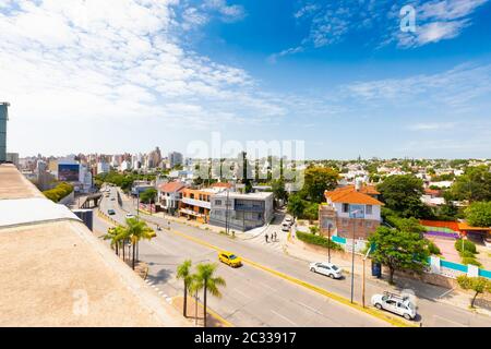 Vue aérienne de l'Observatoire de Cordoue en Argentine et des districts de Bella Vista Banque D'Images