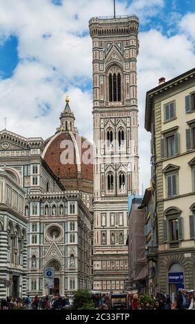Cathédrale de Florence, cathédrale de Santa Maria del Fiore, Toscane, Italie ; l'un des sites les plus emblématiques est le Duomo avec un dôme en terre cuite. Banque D'Images