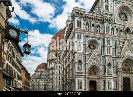 Cathédrale de Florence, cathédrale de Santa Maria del Fiore, Toscane, Italie ; l'un des sites les plus emblématiques est le Duomo avec un dôme en terre cuite. Banque D'Images