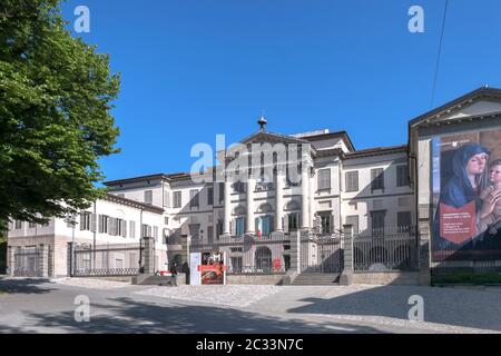 Vue de face de l'Accademia Carrara Banque D'Images