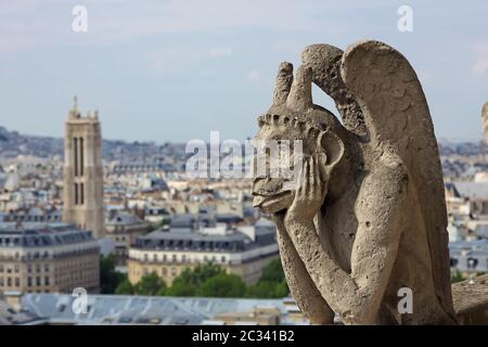 Chimère sur la Cathédrale Notre-Dame Banque D'Images