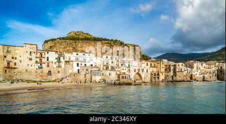 Cefalu, village médiéval de l'île de Sicile, Italie Banque D'Images