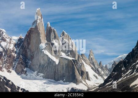 Cerro Torre à temps parfait pas de nuages horizonta Banque D'Images