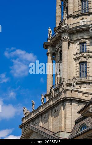 Allégories des vertus civiques sur la tour des Altes Stadthaus (ancien hôtel de ville) Banque D'Images