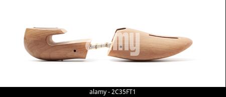 Arbre à chaussures en bois. Gros plan isolé sur fond blanc Banque D'Images