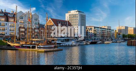 Holiday Inn Gdansk - Centre ville, Gdansk-Hôtel dans le port de plaisance, dans la partie restaurée de Gdansk Banque D'Images