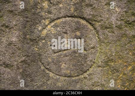 Le kanji signifiant montagne sur une des pierres du mur de jardin Koishikawa Korakuen Park à Tokyo. Banque D'Images