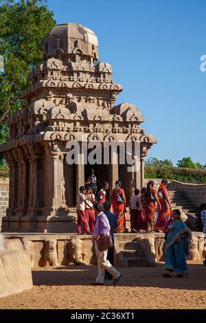 27 Fév 2014 vue extérieure de Pancha Rathas, (également connu sous le nom de Five Rathas ou Pandava Rathas) Mahabalipuram, Tamil Nadu, Inde. C'est un exemple de monolithi Banque D'Images