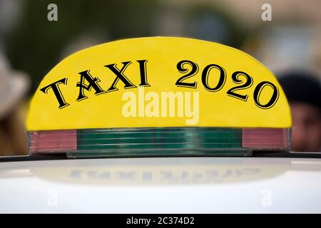 Nouvel an 2020 mot sur un taxi Banque D'Images