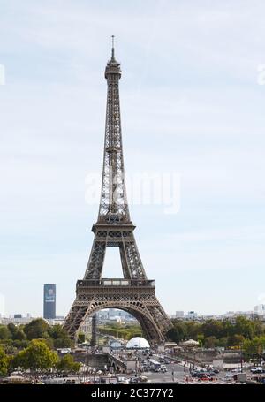 PARIS, FRANCE - 16 septembre 2019 : célèbre monument de Paris, la Tour Eiffel, du Champ de Mars, vu du Trocadéro le 16 septembre 2019 Banque D'Images