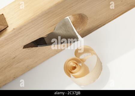 Vue en grand angle d'une seule puce en bois Banque D'Images