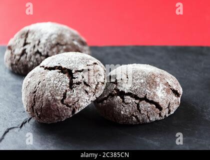 Frolles au chocolat. Biscuits au chocolat en poudre de sucre 5 Banque D'Images