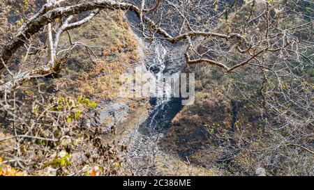 Belle vue sur la nature sur un sentier de randonnée au camp de base d'Annapurna, l'Himalaya, Népal. Paysage de montagne de l'Himalaya dans la région de l'Annapurna. A Banque D'Images