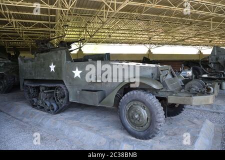 Corée du Nord, Pyongyang - 1er mai 2019 : vestiges de guerre pris de l'ennemi dans le musée victorieux de la Guerre de libération de la patrie. Voiture blindée américaine capturée par Banque D'Images