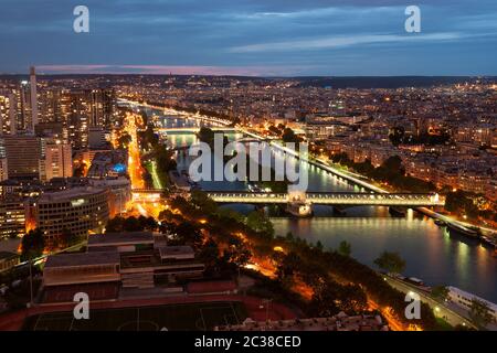 Seine à Dusk Paris France Banque D'Images