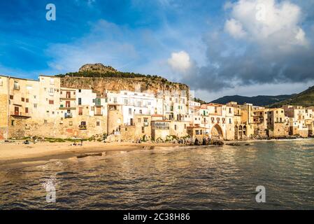 Cefalu, village médiéval de l'île de Sicile, Italie Banque D'Images
