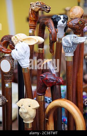 En bois sculpté main unique cannes et Cannes Banque D'Images