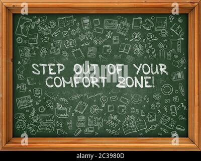 Sortez de votre zone de confort - tiré à la main sur le tableau noir. Sortez de votre zone de confort avec les icônes Doodle. Banque D'Images