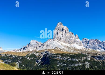 Vue depuis le Monte Piana à trois pics, Dolomites Banque D'Images