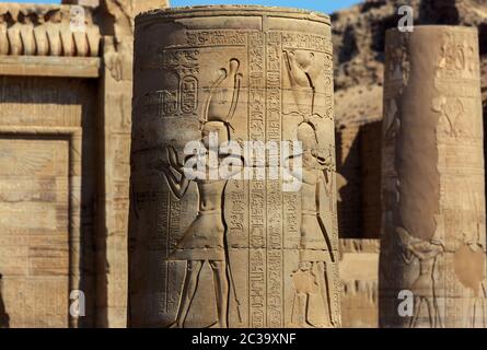 colonne dans le temple égyptien antique Banque D'Images